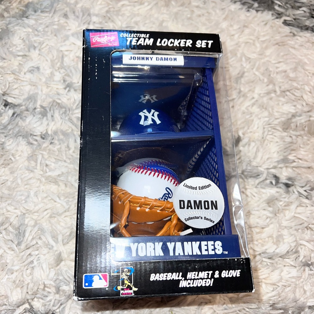 Rawlings New York Yankees Collectible Team Locker Set - Blue and White